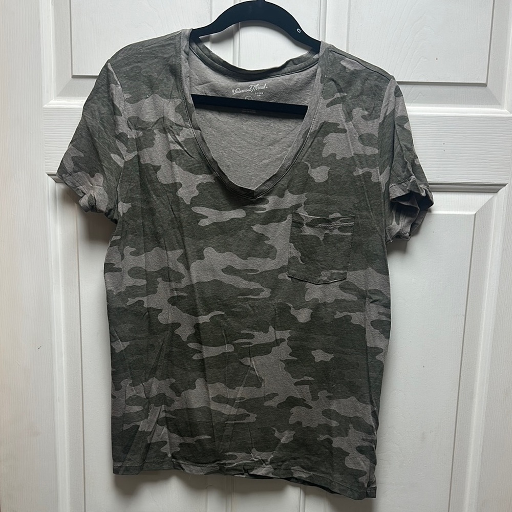Universal Thread Green Gray Short Sleeve Tee